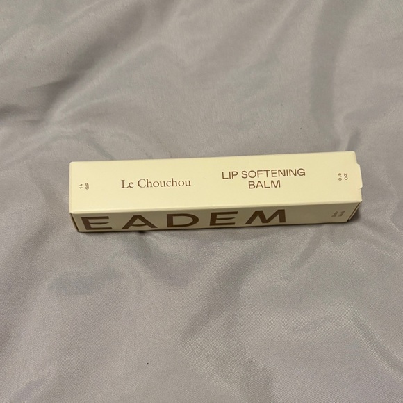 EADEM Le Chouchou Exfoliating + Softening Peptide Lip Balm - Butter Mochi - Picture 6 of 7